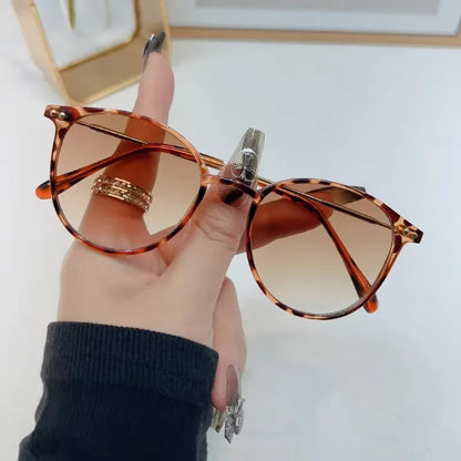 Chic retro round sunglasses with dark lenses and thin metal frame, stylish eyewear by StorePilot.